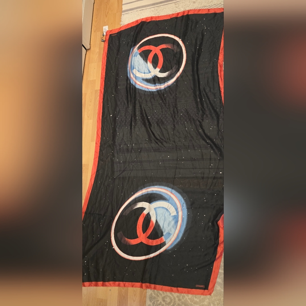 CHANEL Black and Red Scarf - Picture 10 of 17